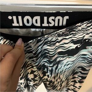 Nike Leggings Pants Elastic Waist White Black Pink & Blue Abstract Print Medium